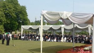 Pemakaman Ayah Emil Dardak Dimakamkan Secara Militer