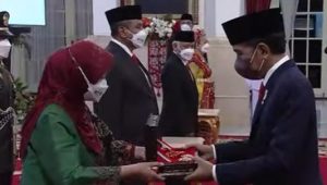 Presiden Jokowi Beri Tanda Kehormatan RI kepada 127 Tokoh,Ini Datanya