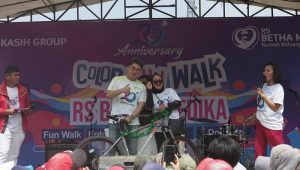 Ratusan Warga Cisaat Sukabumi Meriahkan Fun Walk RS Betha Medika