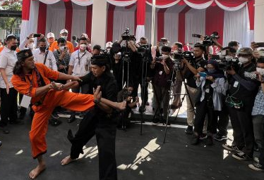 Partai Keadilan Sejahtera (PKS) tiba di kantor Komisi Pemilihan Umum (KPU) Ri di Jakarta,