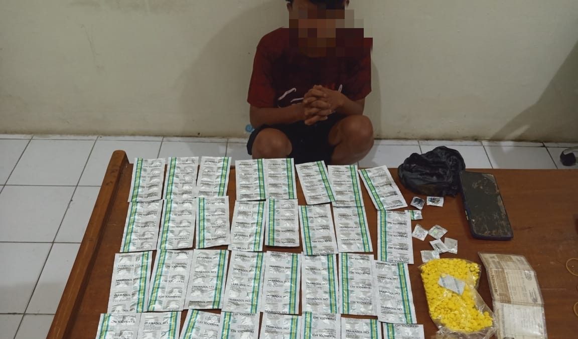 Salah satu pemuda yang kedapatan menjual obat terlarang di wilayah parakansalak.