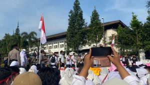 Nakes Sukabumi Ikut Berdemo di Gedung Sate, ASN Harga Mati !