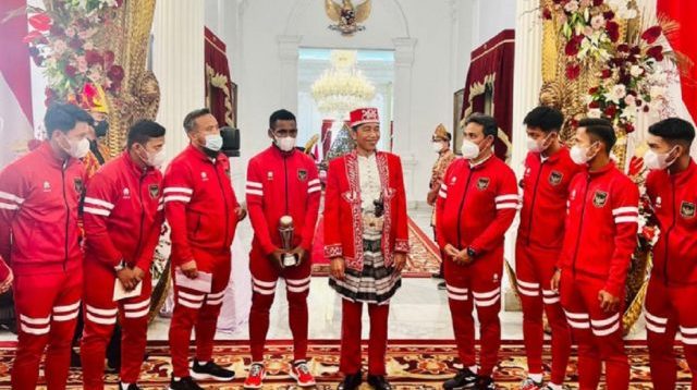 Presiden Joko Widodo menerima pemain dan pelatih Timnas