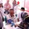 Wakil Bupati Sukabumi, Iyos Somantri saat mengkuti donor darah di Kantor PMI