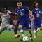 Gelandang Salzburg Lucas Gourna-Douath (kiri) saat berduel memperebutkan bola dengan pemain Chelsea