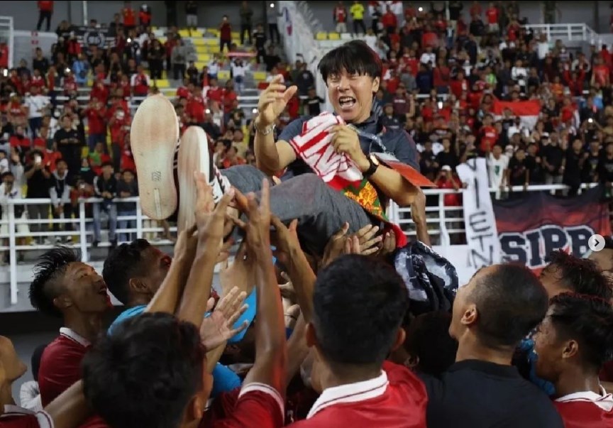 Pendukung timnas Indonesia berharap PSSI segera memberi Shin Tae-yong kontrak baru