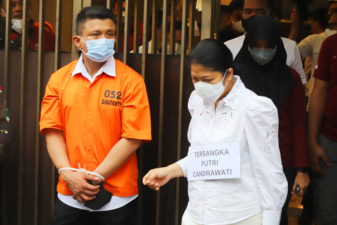 Tersangka Irjen Ferdy Sambo bersama