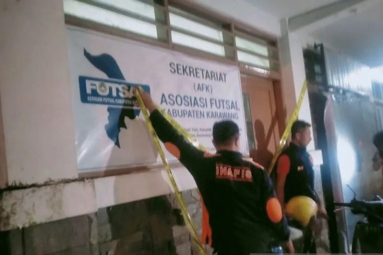 Polisi saat melakukan olah TKP peristiwa