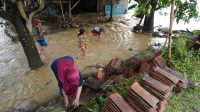 Suasana banjir di kampung Ciuyuhan RT 02, RW 09, Desa Tamanjaya, Kecamatan Ciemas,