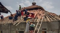 Proses pembangunan masjid di Kampung Cijagung, Desa Bojong Galing, Kecamatan Bantargadung,