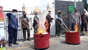 Kejari Kota Sukabumi Bakar Barang Bukti Narkoba Bernilai Fantastis