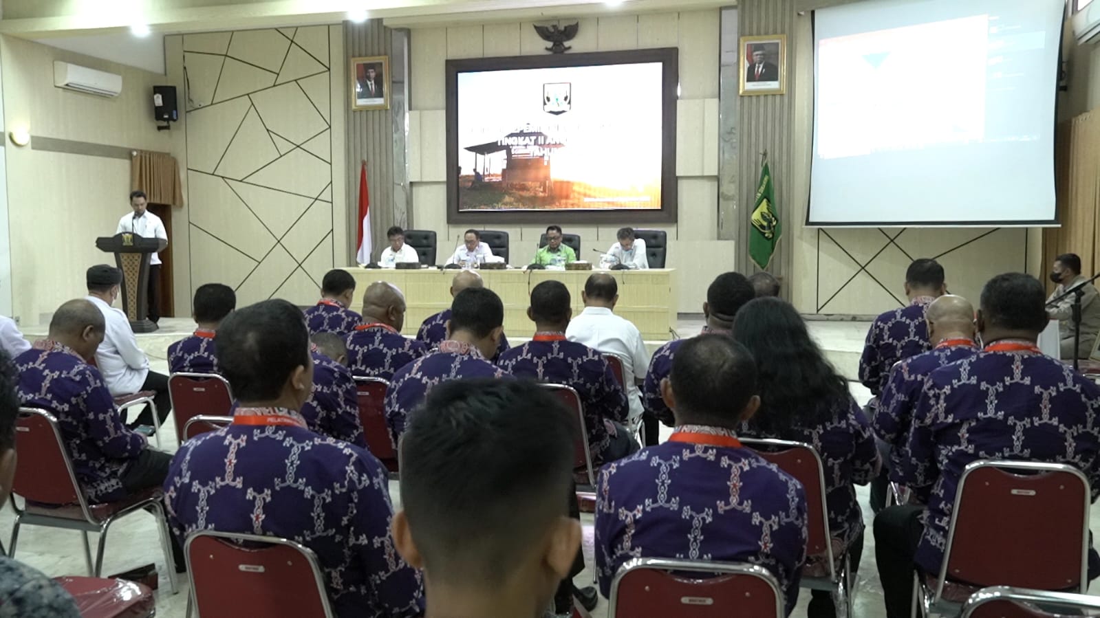 Sekda Kabupaten Sukabumi Ade Suryaman saat menerima kunjungan dari ASN Provinsi Maluku.