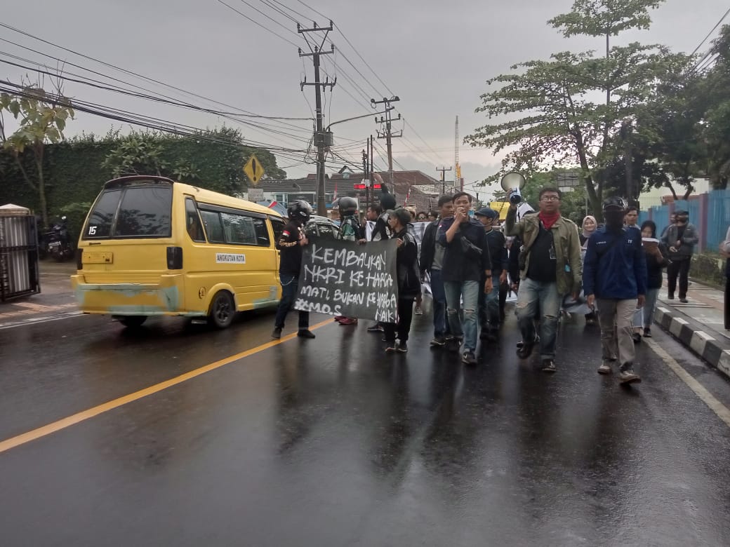 Aksi unjuk rasa menolak Sukabumi