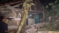 Rumah Warga Desa Cisaat Sukabumi Ambruk Diterjang Hujan dan Angin Kencang