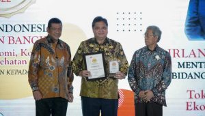 Menko Airlangga Hartarto Dinobatkan Sebagai Tokoh Pemulihan Ekonomi Nasional