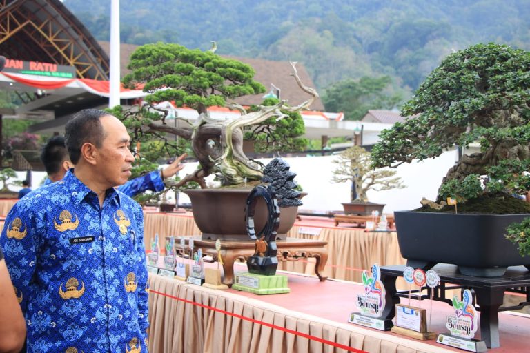 Sekretaris daerah Kabupaten Sukabumi Ade Suryaman