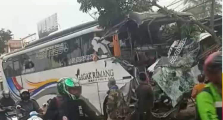 Bus rombongan guru SMP Negeri 1 Palabuhanratu kecelakaan di Jalan Bandung-Cianjur