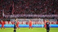 Spanduk fans Bayern Munchen untuk