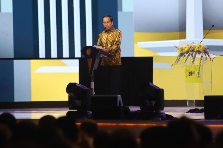 Presiden Joko Widodo (Jokowi) meminta Koalisi Indonesia Bersatu (KIB) yang digagas Partai Golkar, PAN dan PPP untuk tidak terlalu lama