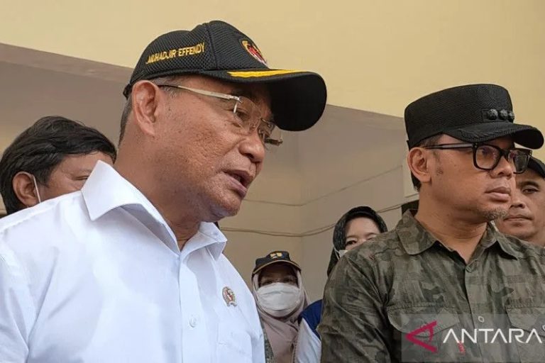 Menteri Koordinator Bidang Pembangunan Manusia dan Kebudayaan (Menko PMK), Muhadjir Effendy bersama Wali