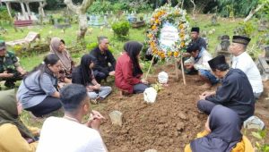 Pemakaman Polisi asal Trenggalek Korban Kerusuhan Diwarnai Tembakan Salvo