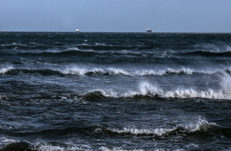 Badai di Laut Irlandia-Sam Boal
