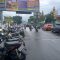 Kondisi parkiran kendaraan di sepanjang Jalan Perintis Kemerdekaan, Kecamatan Cikole