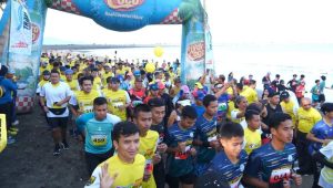 Dilaksanakan di Pelabuhanratu Sukabumi, Menpora Beach Trail Run 2022 Dihadiri Ribuan Peserta