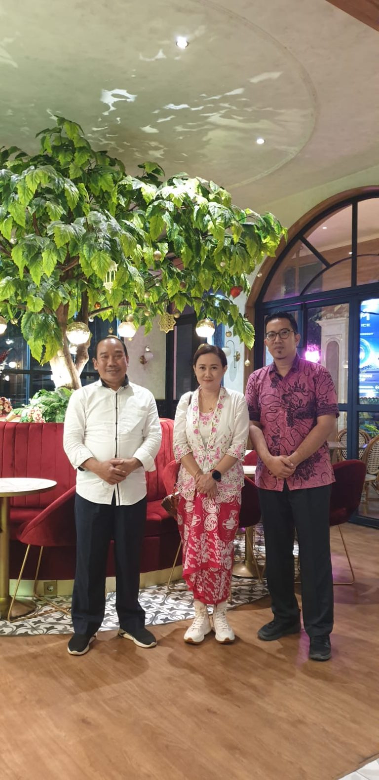 Kunjungan pertemuan dengan pemilik brand Batik Lokatmala