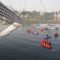 Jembatan di Gujarat India terputus