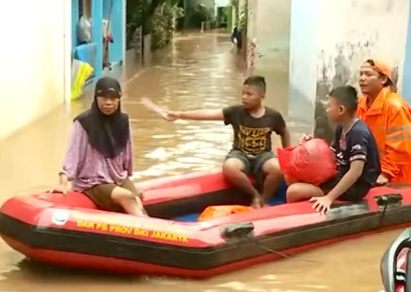 Banjir melanda sejumlah wilayah Provinsi DKI Jakarta.