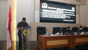 Bupati Sukabumi Marwan Hamami saat memberikan sambutan pada Rapat Paripurna