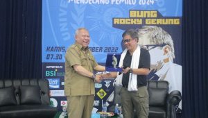 Rocky Gerung Dorong Mahasiswa UMMI Bersuara Untuk Menata Demokrasi Indonesia