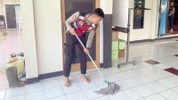 Jumat Berkah, Samapta Polres Sukabumi Kota Rajin Bersihkan Masjid
