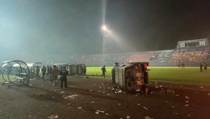 Kerusuhan di Stadion Kanjuruhan Malang 13 Mobil Polisi dan Pribadi Rusak, Begini Penampakannya