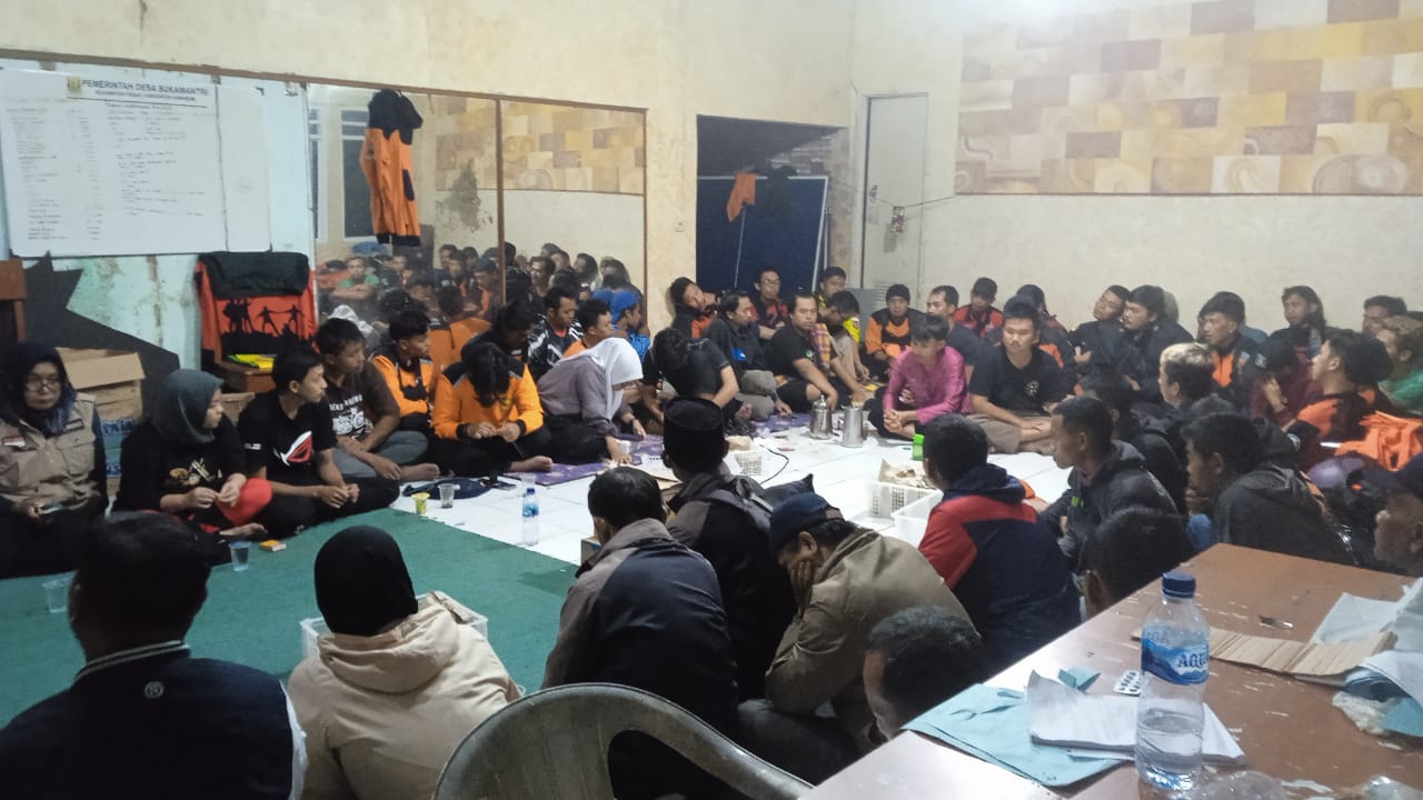 Muspika Cisaat saat melakukan rapat evaluasi pencarian bersama Basarnas