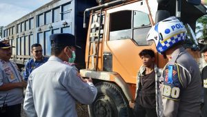 Dishub Kabupaten Sukabumi Hentikan Puluhan Truk di Jalur Lingsel, Ini Penyebabnya