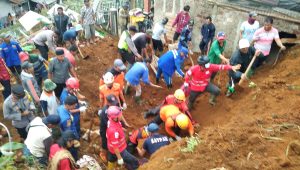 3 Warga Pasir Datar Sukabumi Tertimbun Longsor, Dua Meninggal satu Masih Hilang