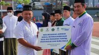 Baznas Kota Sukabumi saat menyalurkan bantuan peserta Program Beasiswa Tahfidz