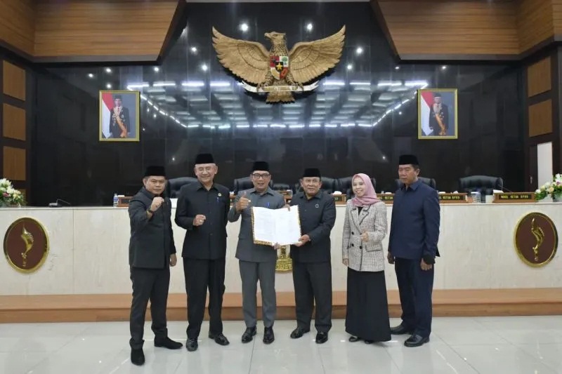 Pemerintah Provinsi (Pemprov) dan DPRD Jawa Barat (Jabar)