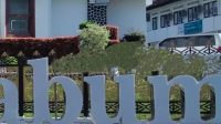 Tulisan akasara Sunda 'Balai Kota Sukabumi'