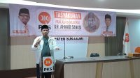 Ketua PKS Kabupaten Sukabumi M Sodikin saat memberikan pidato pada kegiatan tasyakuran atas penganugrahan Pahlawan Nasional