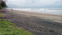 Pantai Karanghawu, Desa/ Kecamatan Cisolok, Kabupaten Sukabumi