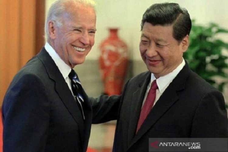 Joe Biden (kiri) saat masih menjabat Wapres AS bertemu Presiden China Xi Jinping