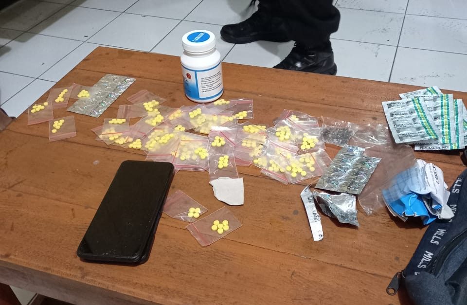 Ribuan obat keras terlarang diamankan polsek