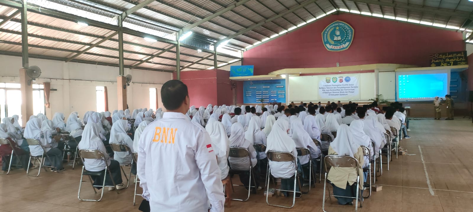 Ratusan siswa dan santri Ponpes Al-Masturiyah, Kecamatan Cisaat Kabupaten Sukabumi