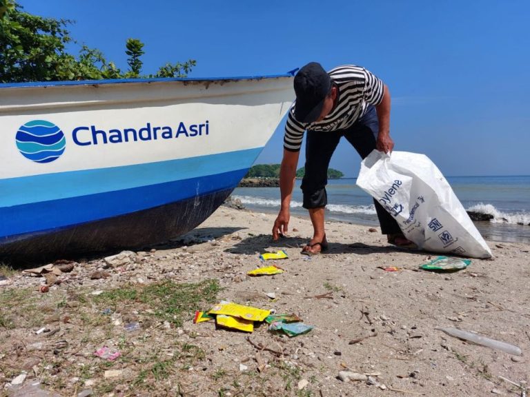 KUMPULKAN SAMPAH PLASTIK