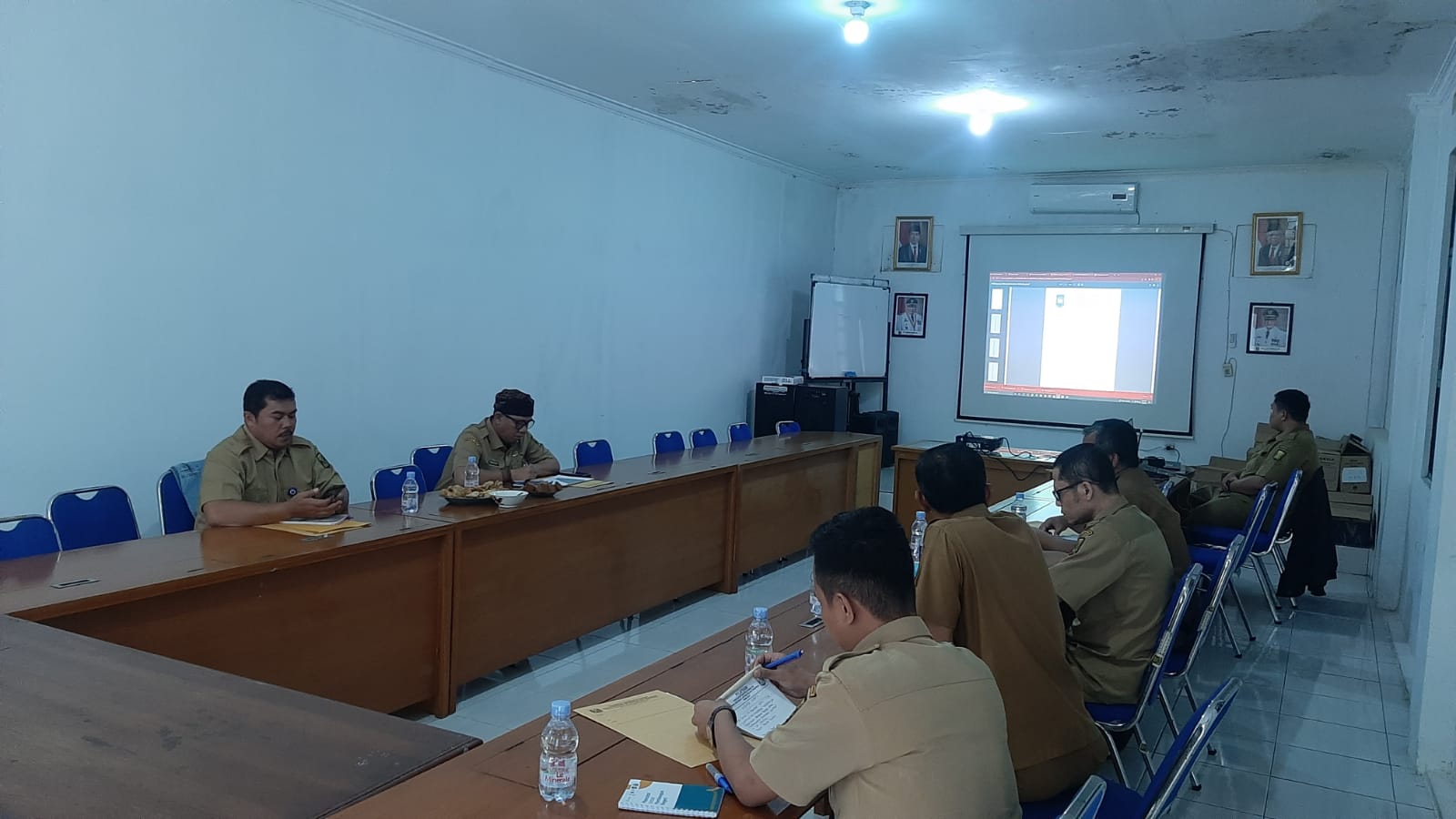 Pembahas persiapan pendistribusian STB gratis di kantor Diskominfosan Kabupaten Sukabumi, belum lama ini.