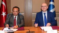 Penandatangan kerjasama langsung dilakukan oleh Rektor Nusa Putra Dr. Kurniawan dan Rektor Anadolu University