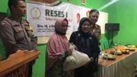 Reses di Desa Warnasari, Lina Ruslinawati Bagikan Sembako Pada Warga, Ini Tujuannya
